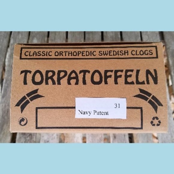 NIB TORPATOFFELN Kids Navy Blue Patent Clogs - Picture 4 of 5